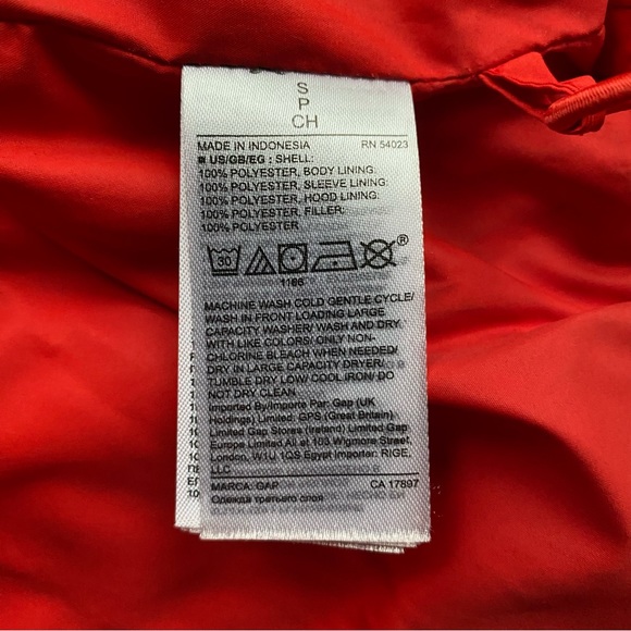 Gap - The Upcycled Puffer Oversized Puffer Coat, Small Tomato Red Jacket - Picture 6 of 10